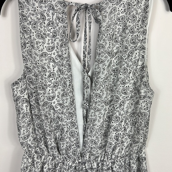 She & Sky Black White Paisley Romper deep V back size large - Picture 9 of 11